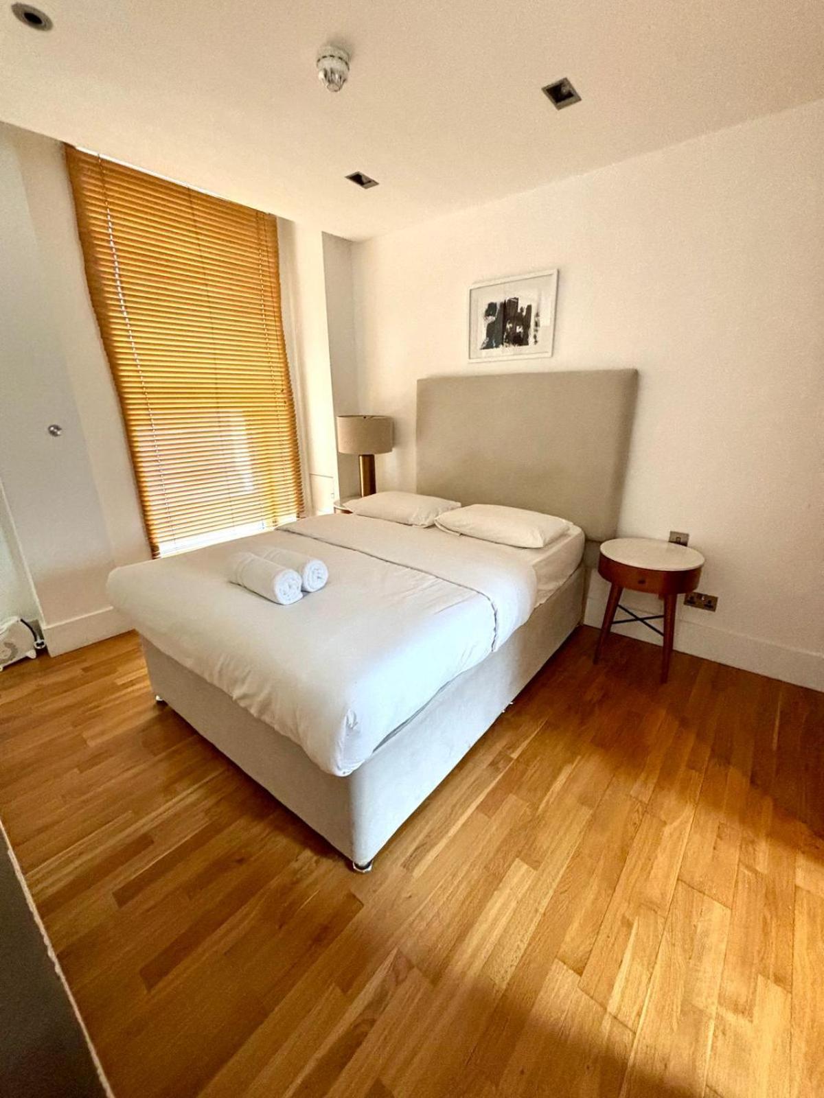 1 Bedroom In Piccadilly Circus St James Cov1 London Exterior photo